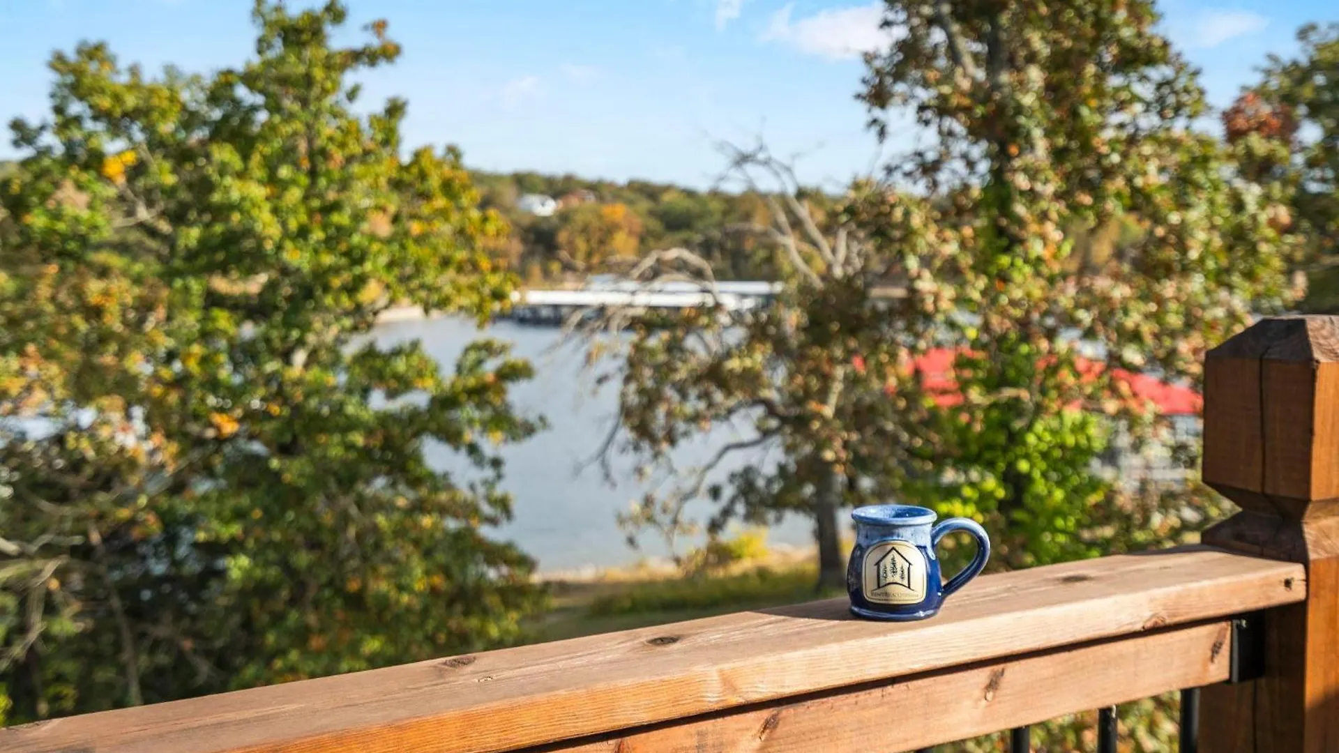Atta Buoy - Lakefront Holiday home *