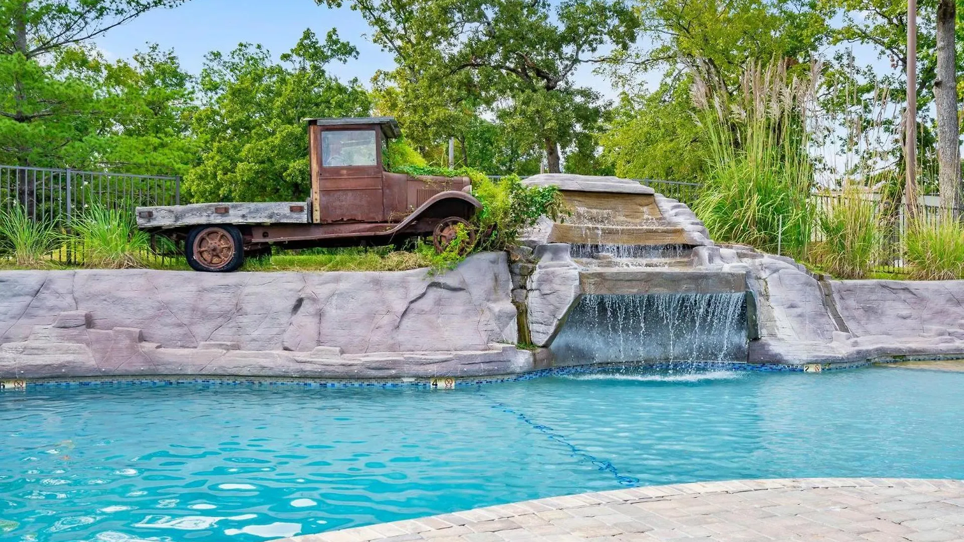 Atta Buoy - Lakefront Holiday home
