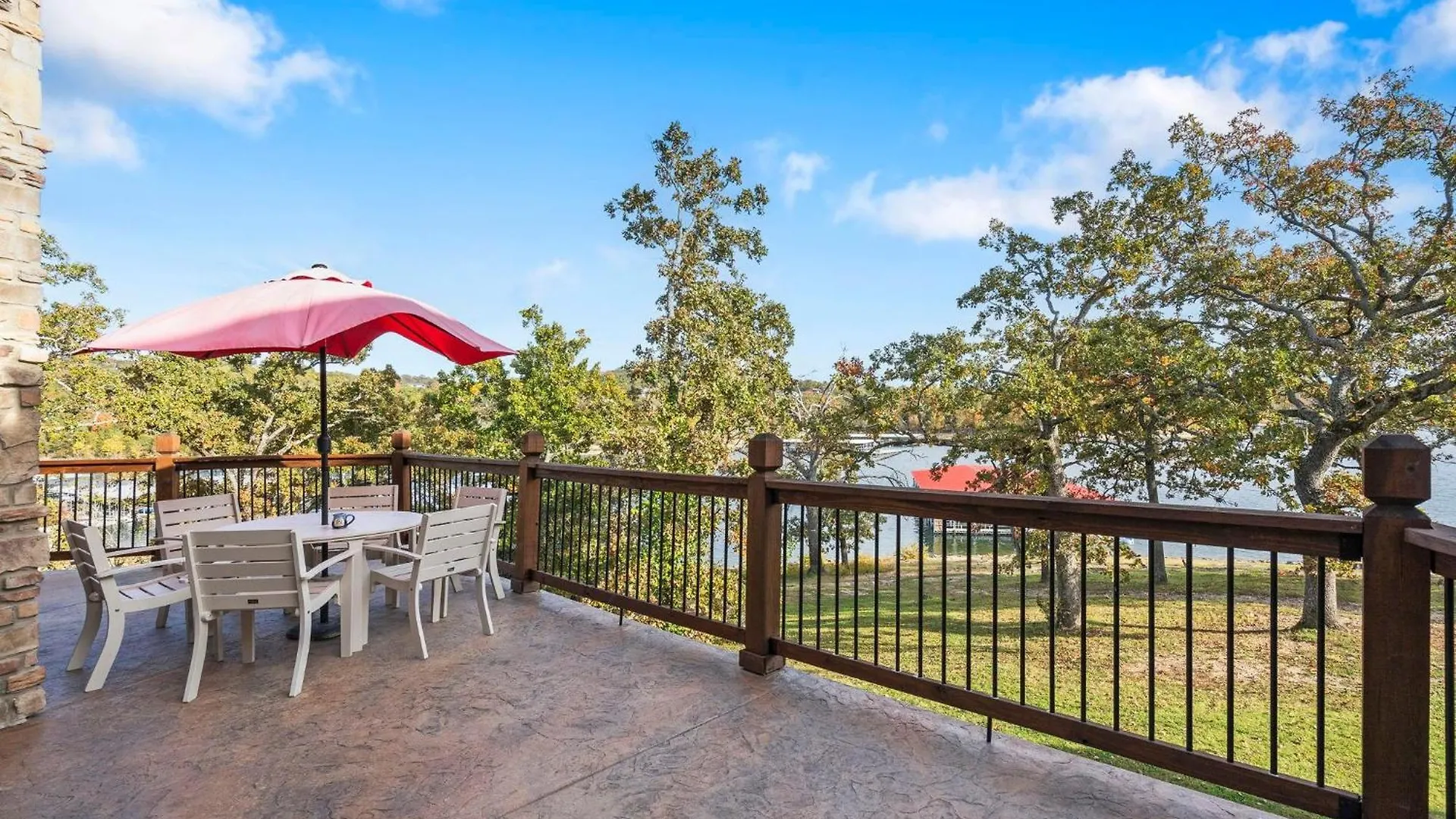 Atta Buoy - Lakefront Holiday home