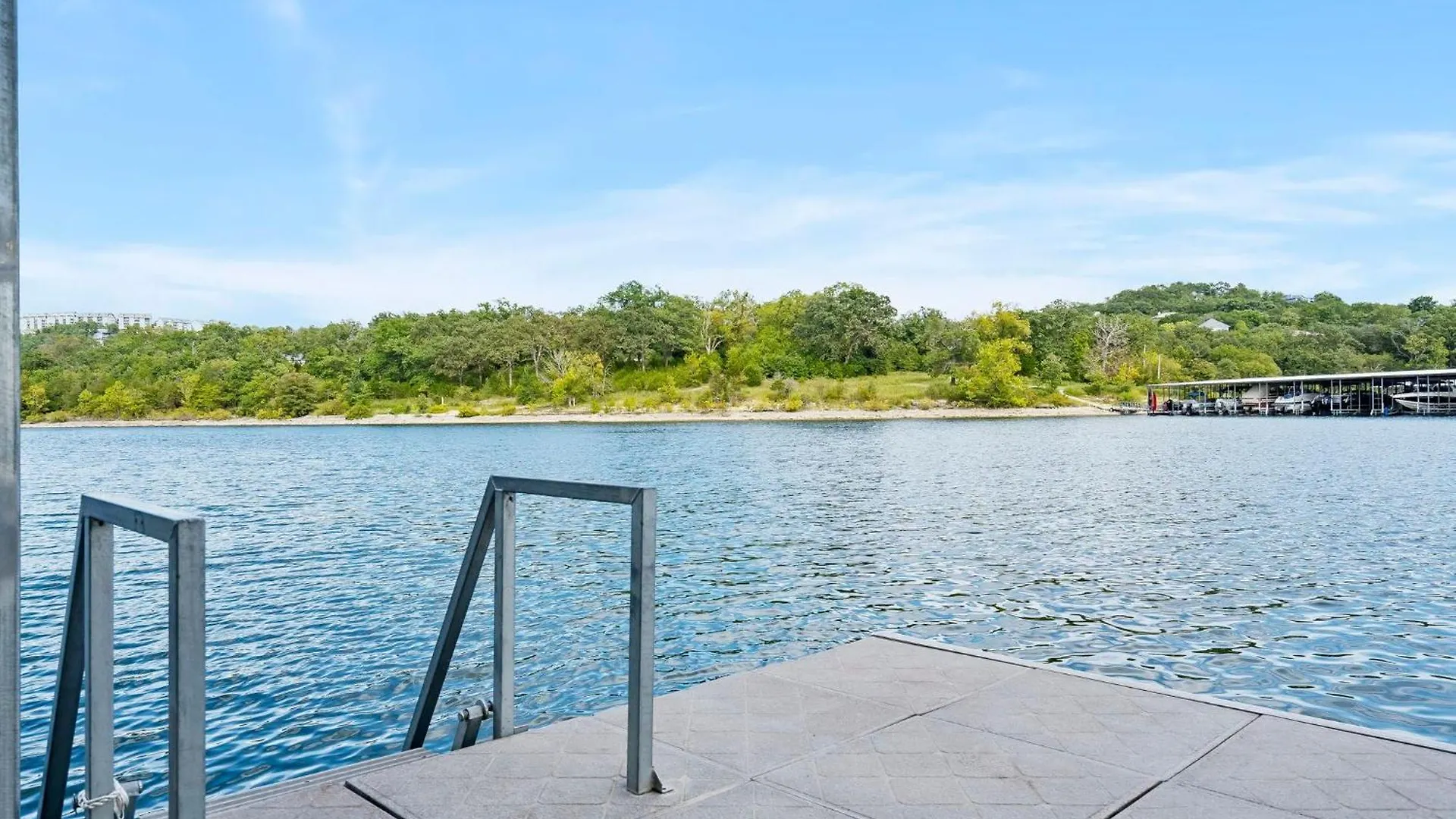 Holiday home Atta Buoy - Lakefront *