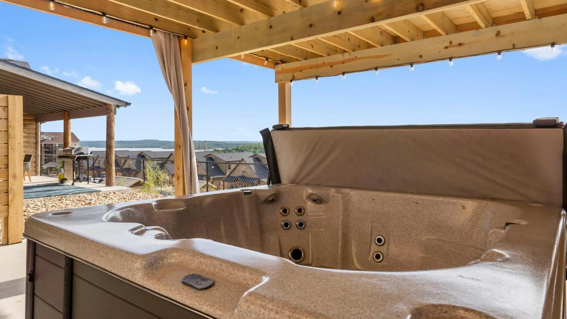 Private Hot Tub-free Attraction Tickets-lake Lookout-community Indoor & Outdoor Pools Branson