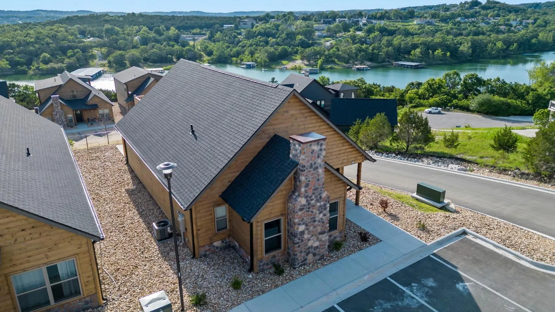 Private Hot Tub-free Attraction Tickets-lake Lookout-community Indoor & Outdoor Pools Holiday home Branson