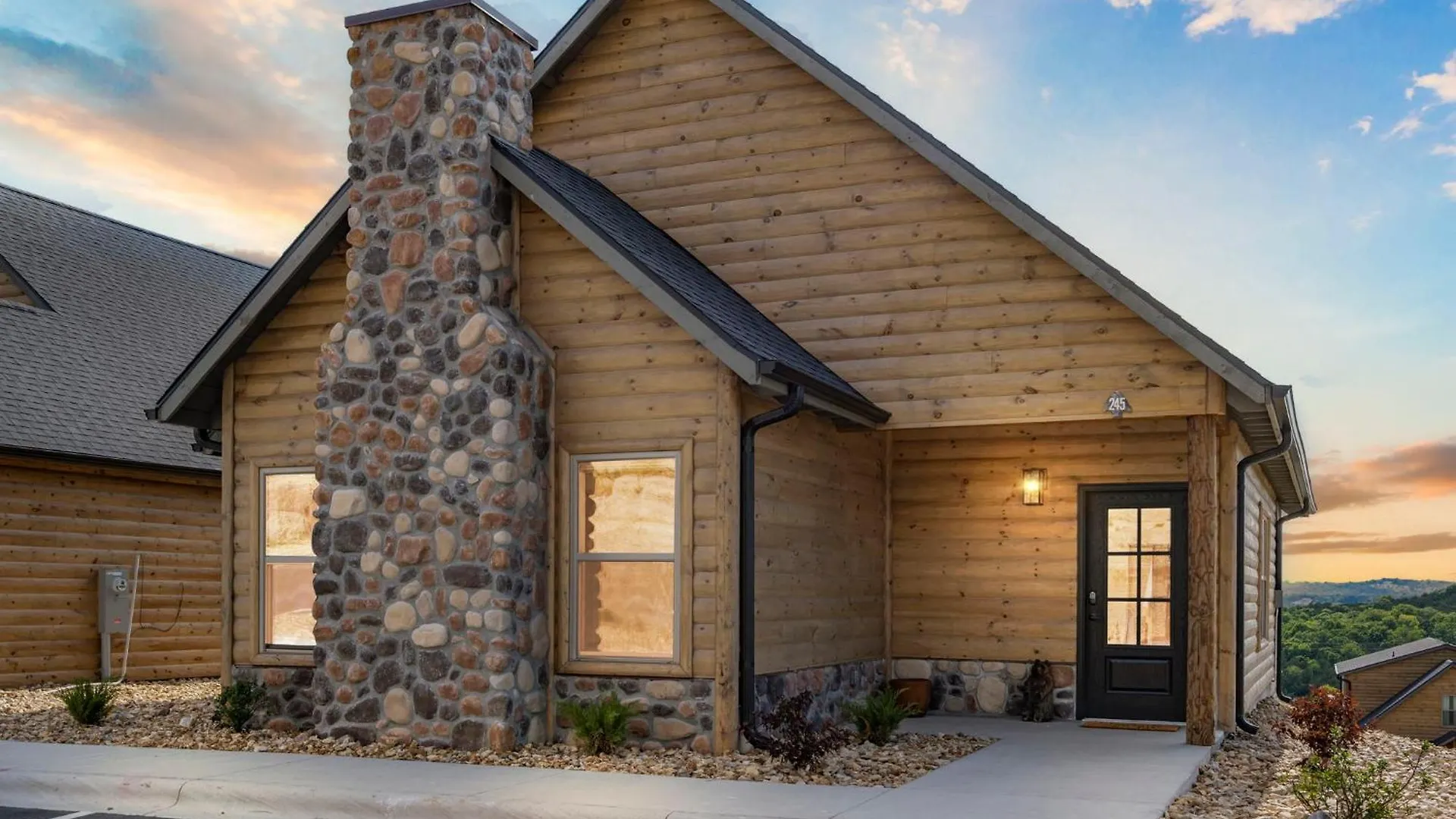 Private Hot Tub-free Attraction Tickets-lake Lookout-community Indoor & Outdoor Pools Holiday home