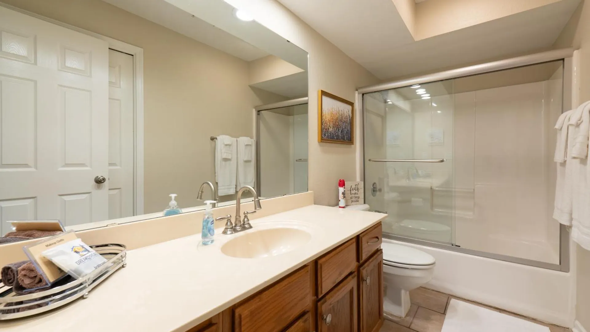 Holiday home 2br Walk-in - Near The 76 Strip - 2 Pools - Free Tickets Included - Fhf-11 *