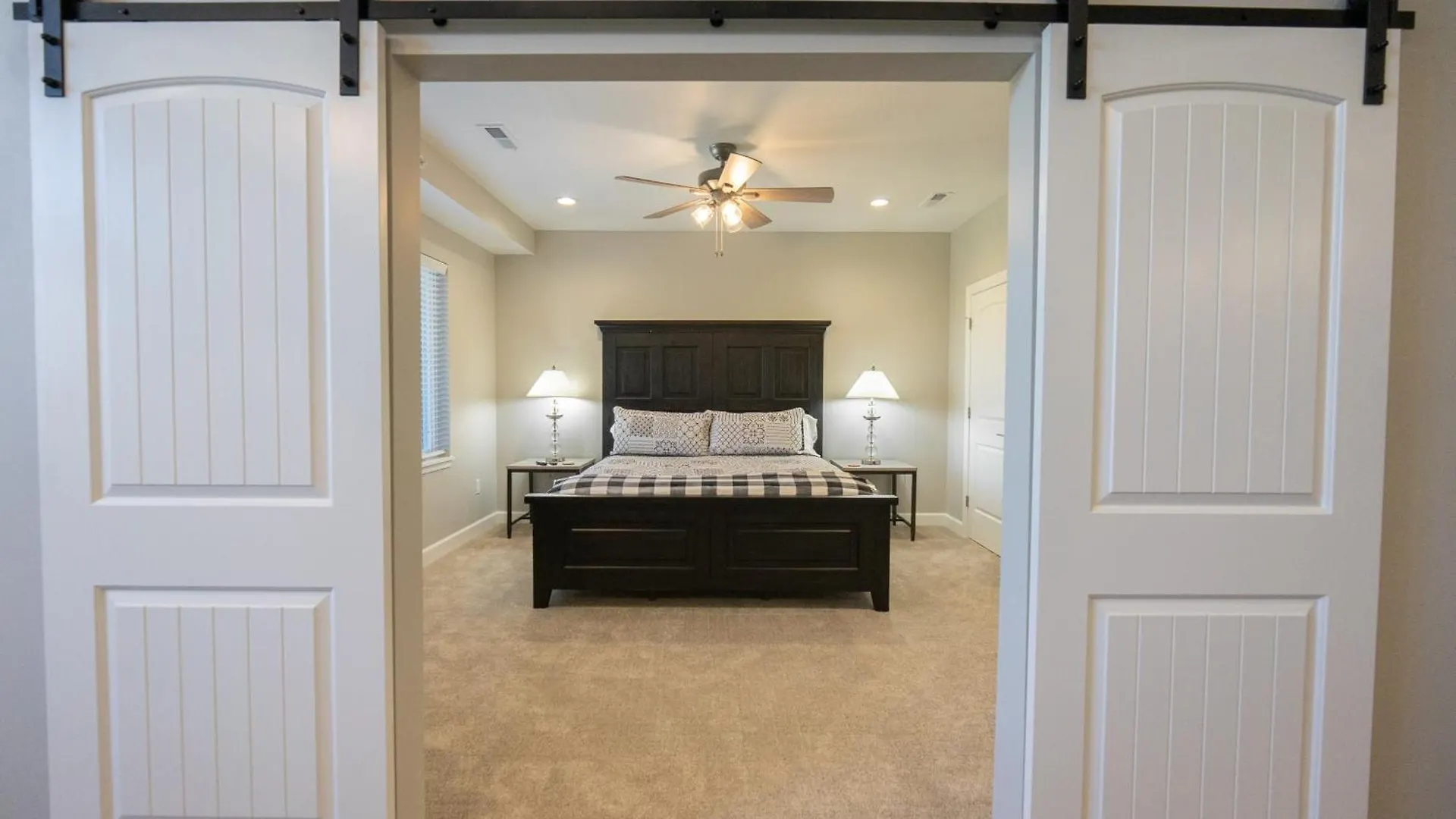 Dreams2reality New Build! Luxury 3br/3ba ~ Vaulted Ceilings ~ Amenities ~ Free Tickets Included Appartamento