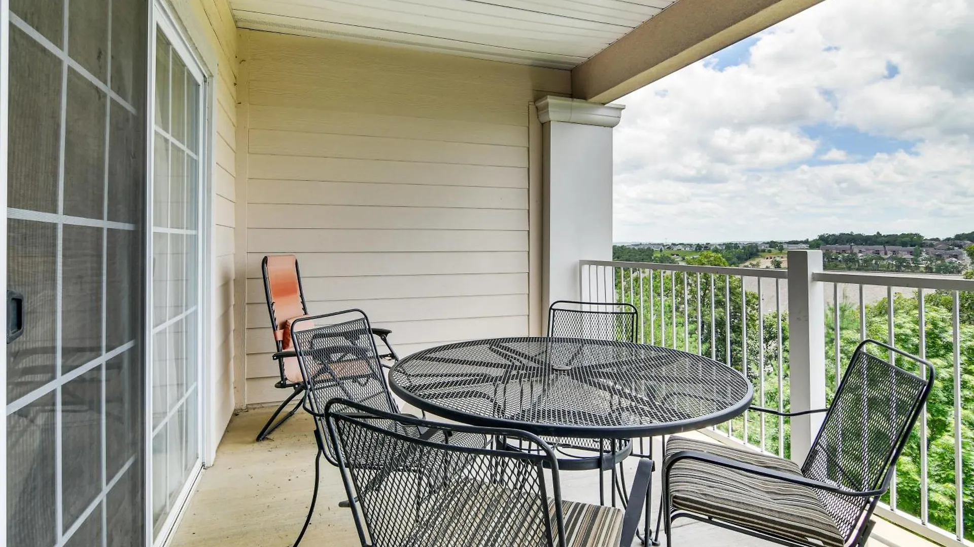 With Pool Access And Views, 3 Mi Dtwn! Apartman