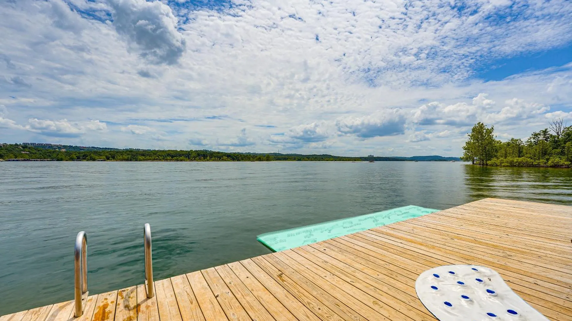 With Pool Access And Private Boat Slip! * Branson