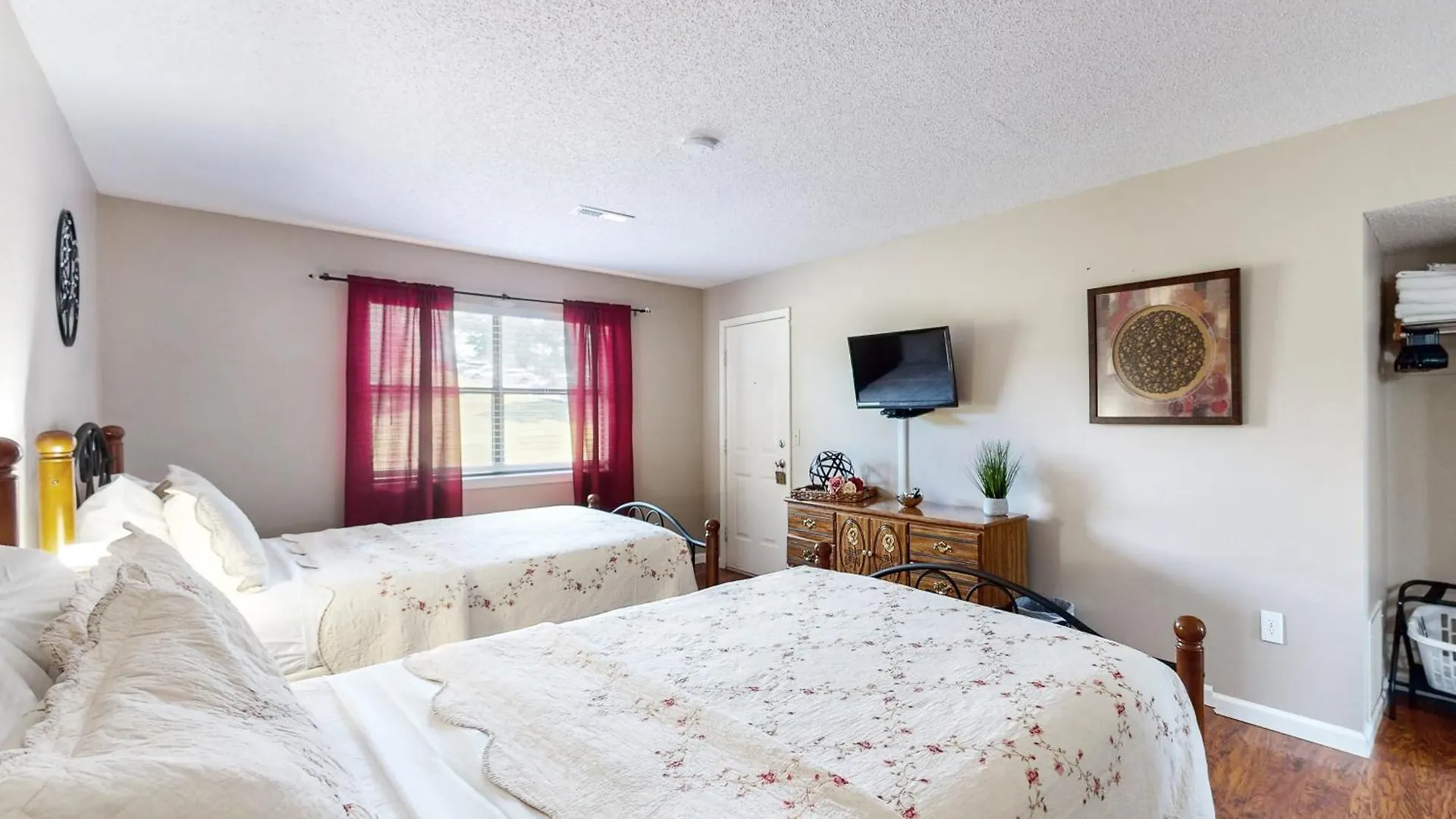 Apartment 116 Club Dr, #12 Mo *
