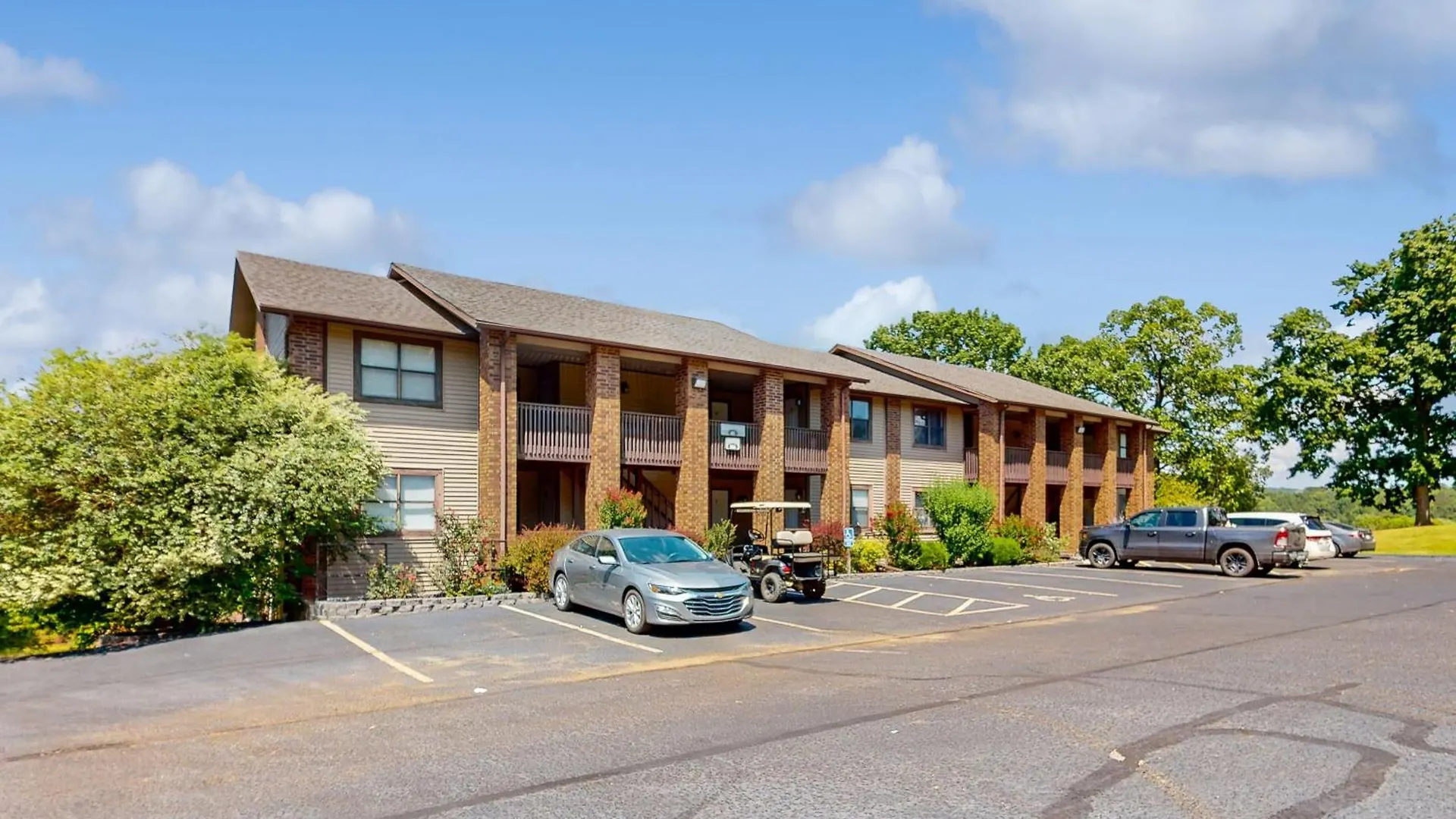 Apartment 116 Club Dr, #12 Mo Branson