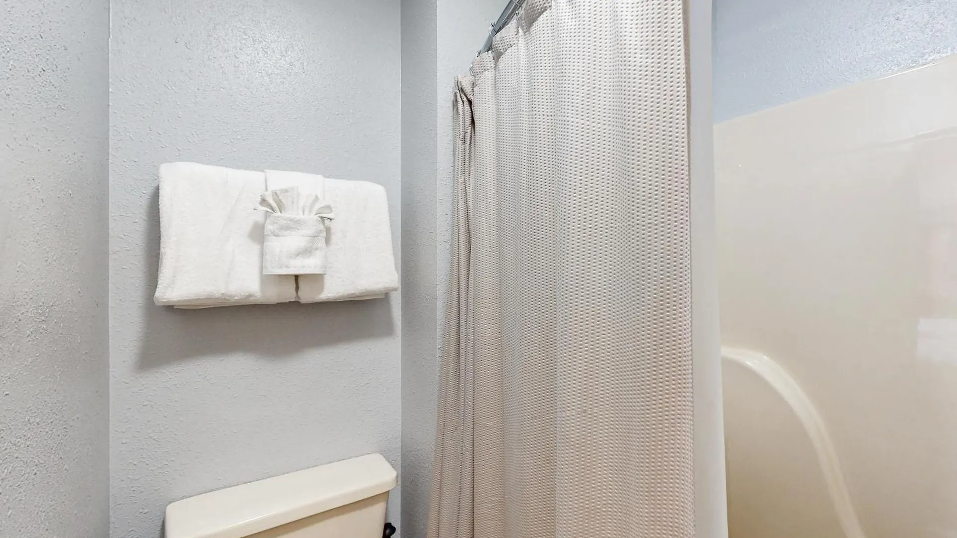 116 Club Dr, #12 Mo Apartment *