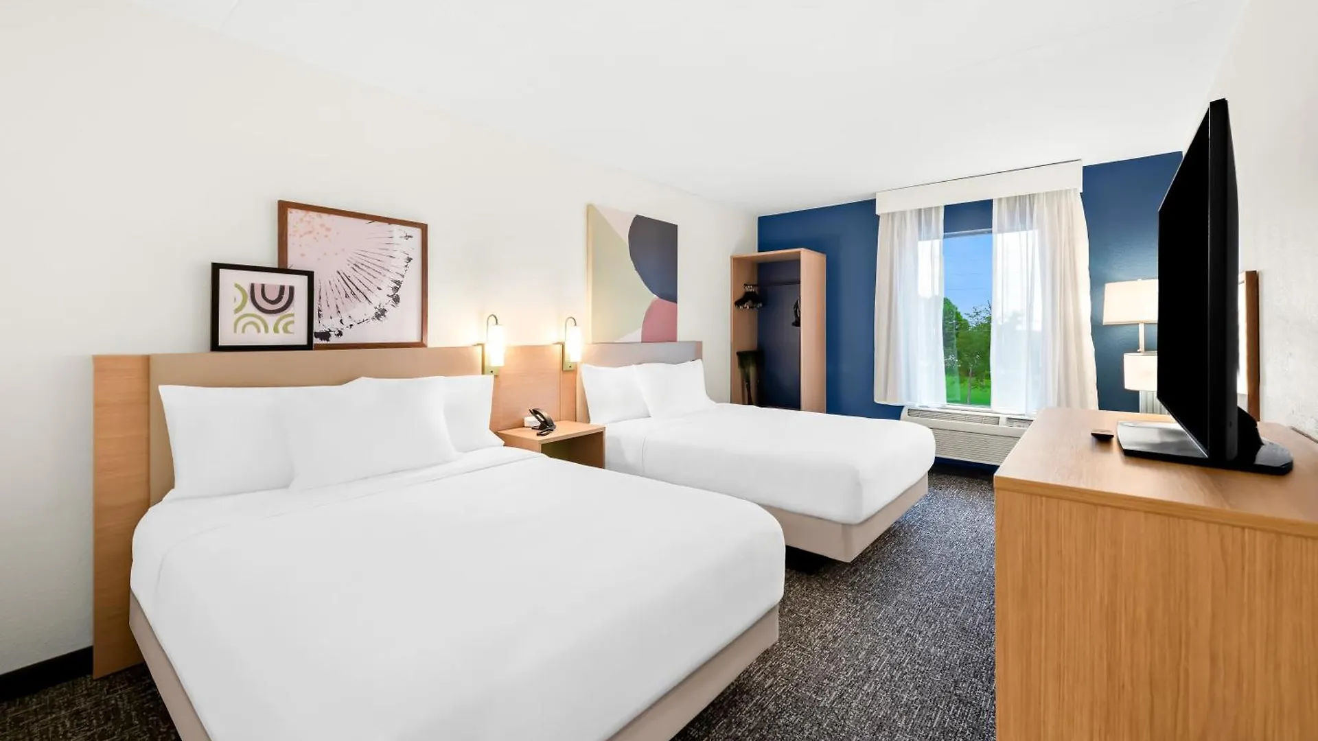 Spark By Hilton Meadows 3* ブランソン