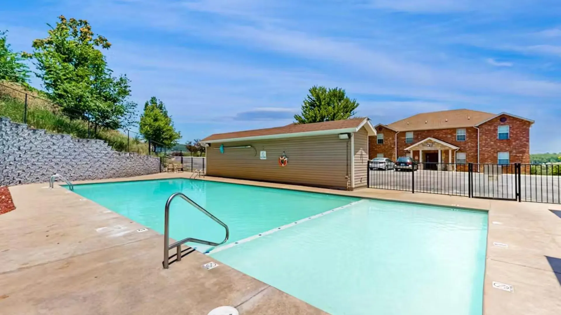 Hillside Living Units 5 & 6 Apartment Branson