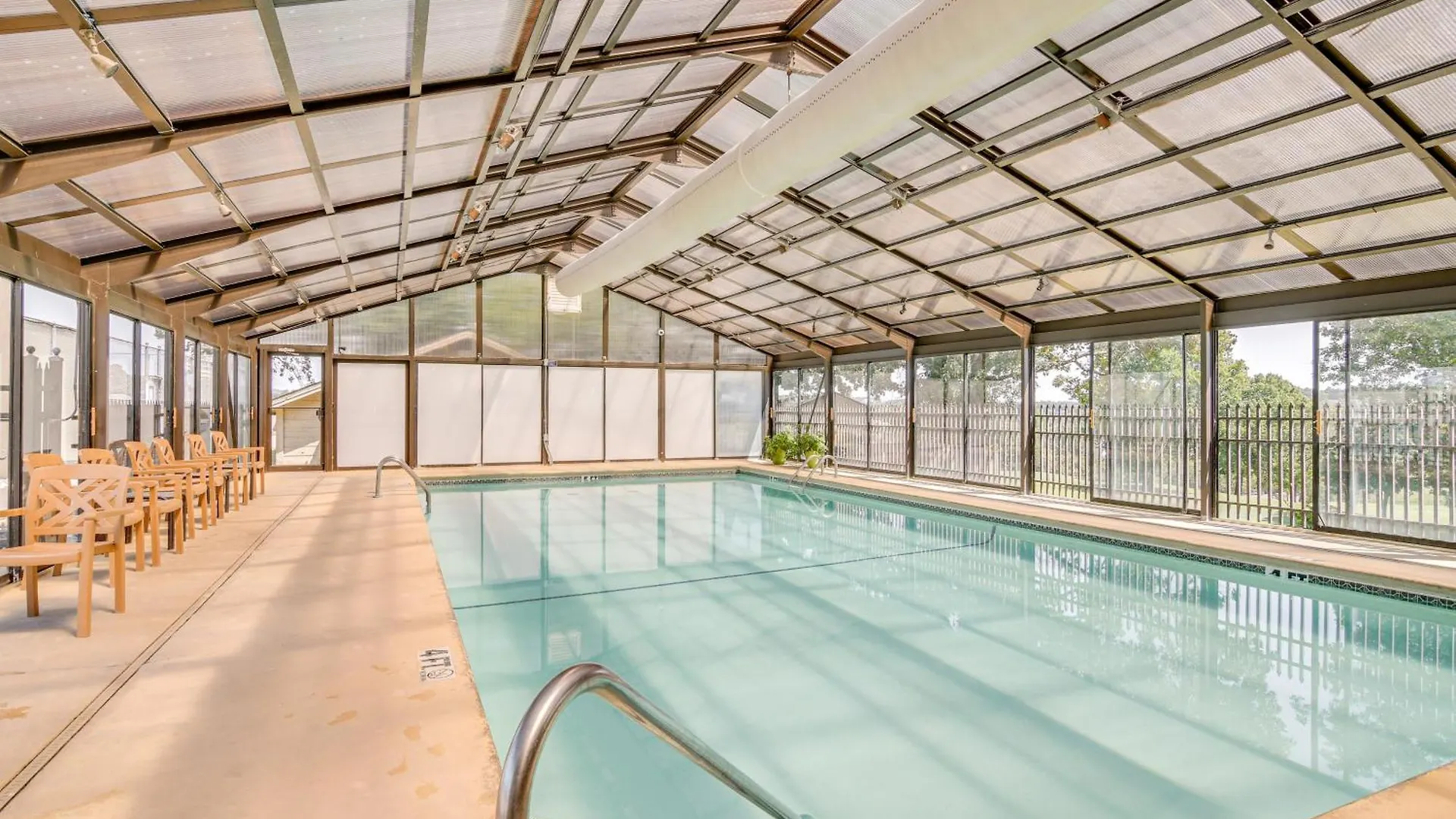 Getaway With Pool Access Less Than 4 Mi To 76 Strip!