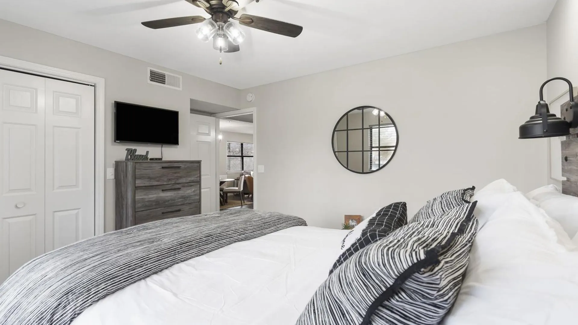 Apartment Pointe Royale Silver Linings *