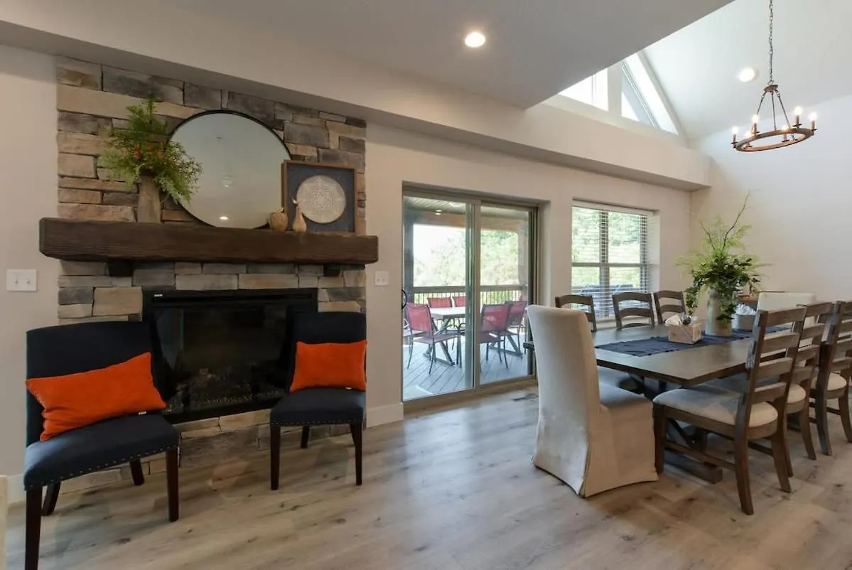 Journey's Remedy -lake View Sleeps 30 Branson