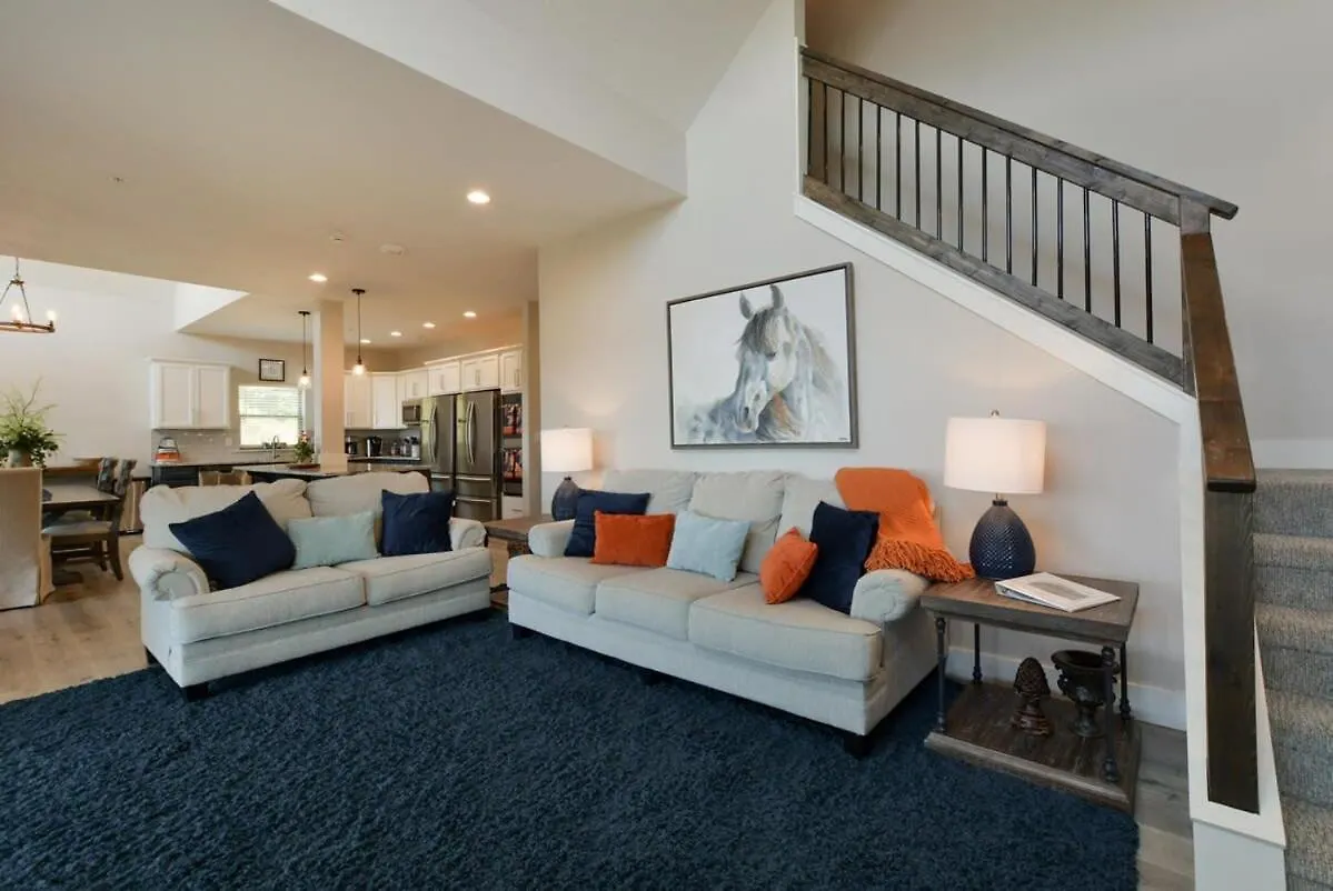 Journey's Remedy -lake View Sleeps 30
