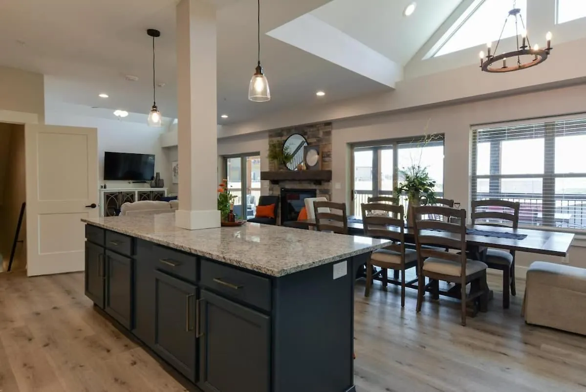 Journey's Remedy -lake View Sleeps 30 Holiday home Branson