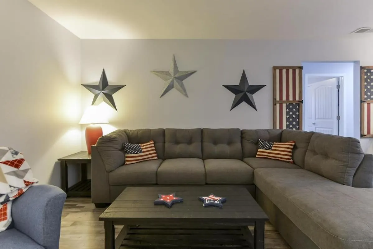 Patriot Place- Walk-in No Stairs Holiday home *