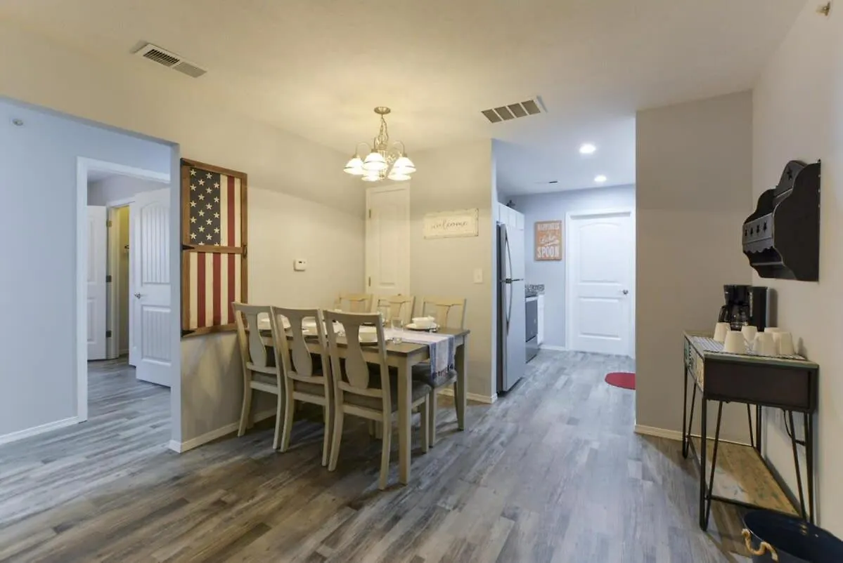 Patriot Place- Walk-in No Stairs Holiday home *