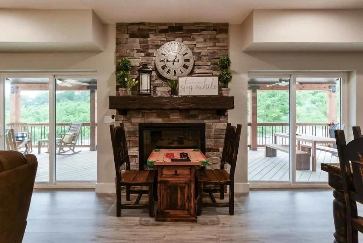Holiday home Livin' The Dream- Indoor Outdoor Pool & Private Hot Tub *