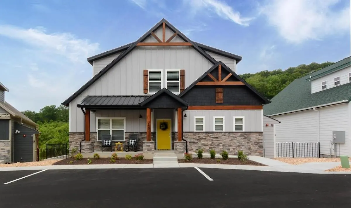 Livin' The Dream- Indoor Outdoor Pool & Private Hot Tub Branson