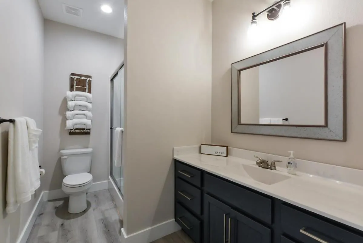 Journey's Remedy -lake View Sleeps 30 Branson