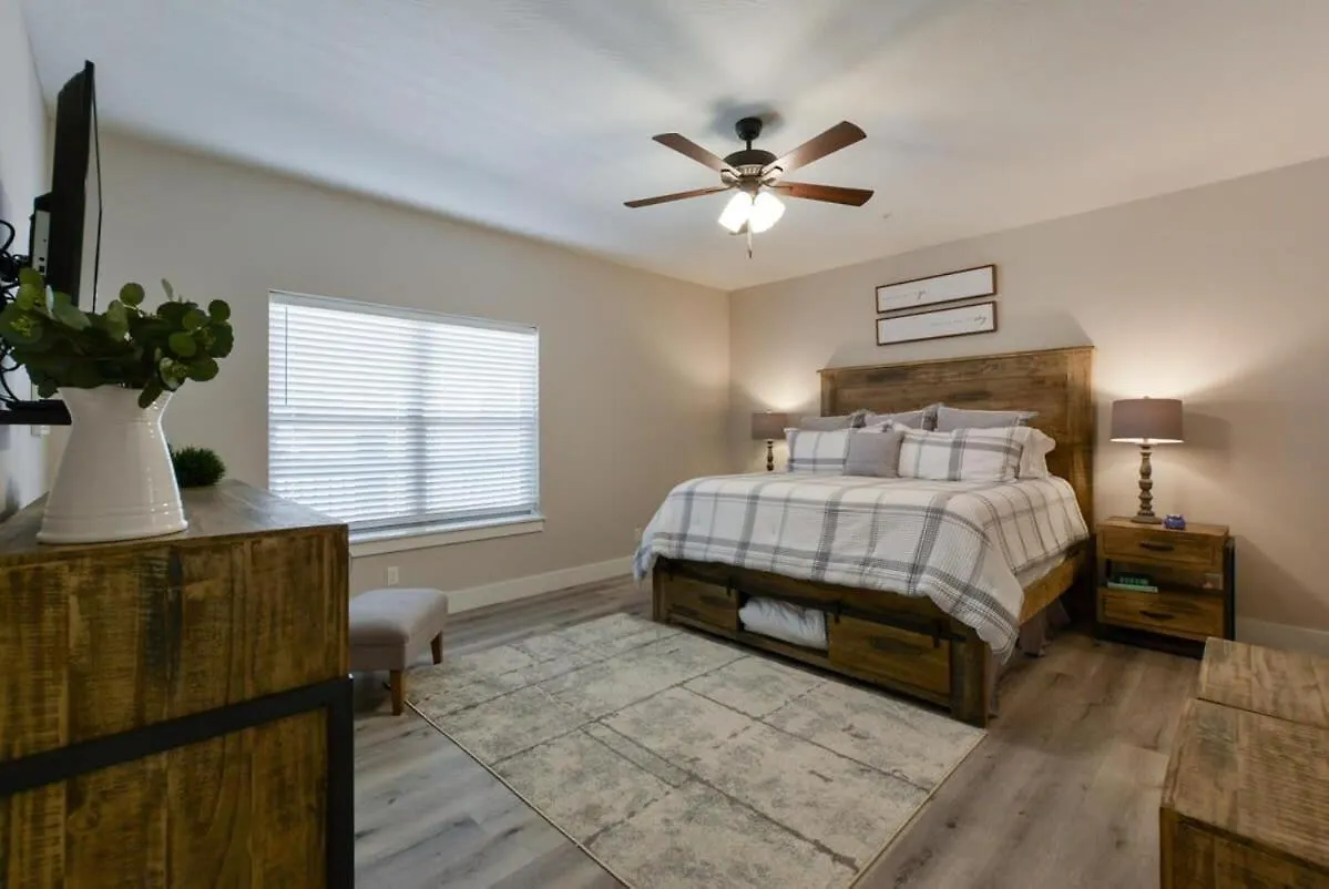 Journey's Remedy -lake View Sleeps 30 * Branson