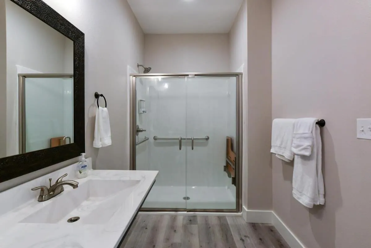 Journey's Remedy -lake View Sleeps 30
