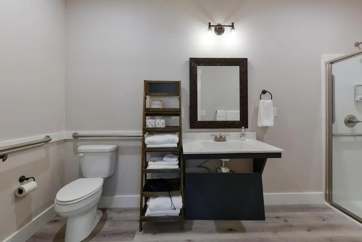 Journey's Remedy -lake View Sleeps 30 Holiday home Branson