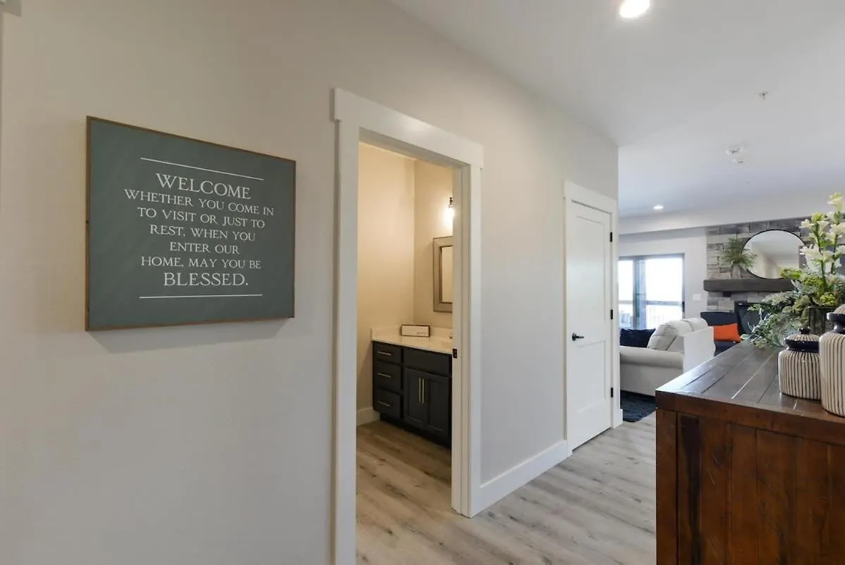 Journey's Remedy -lake View Sleeps 30 Branson