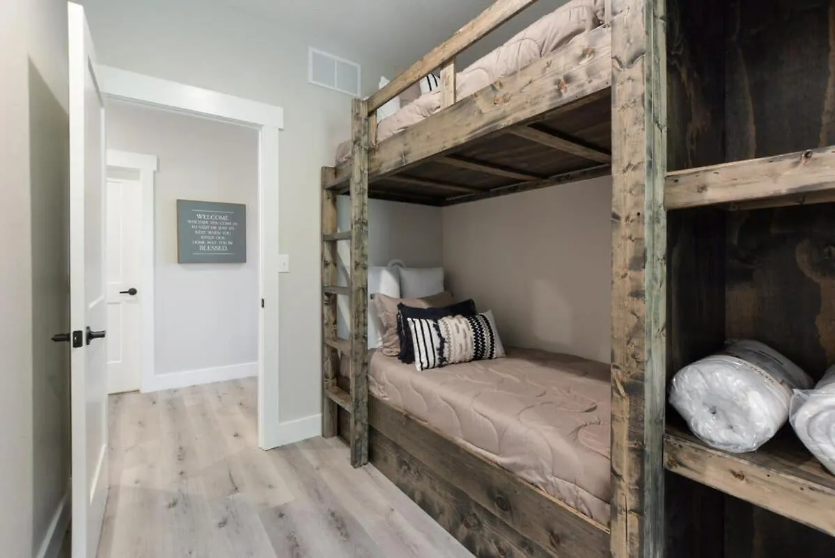 Journey's Remedy -lake View Sleeps 30 * Branson
