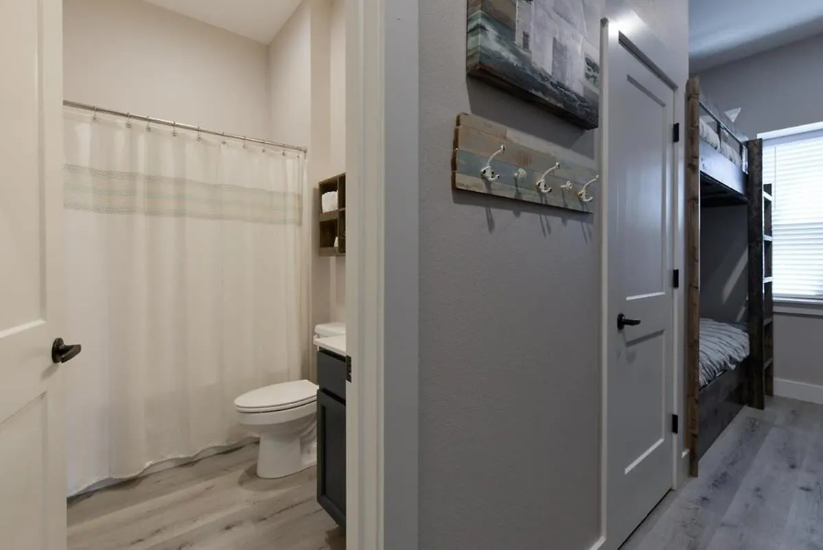 Holiday home Journey's Remedy -lake View Sleeps 30