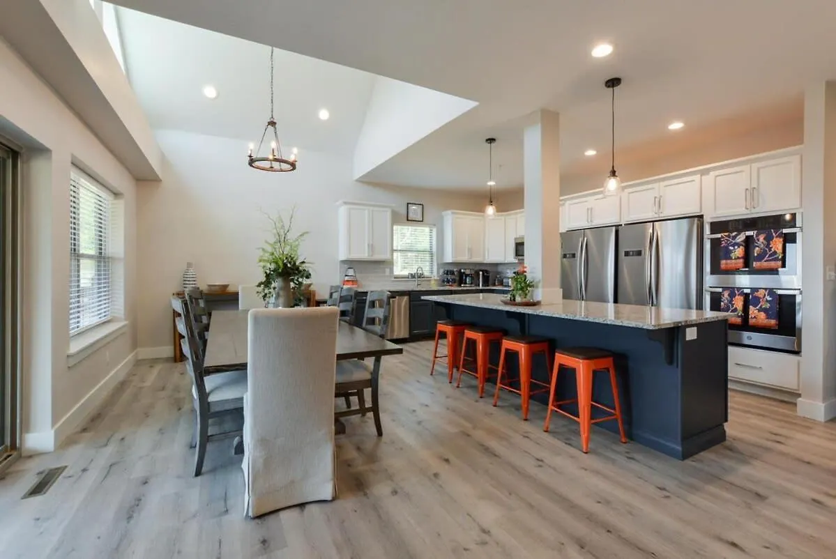Holiday home Journey's Remedy -lake View Sleeps 30 Branson