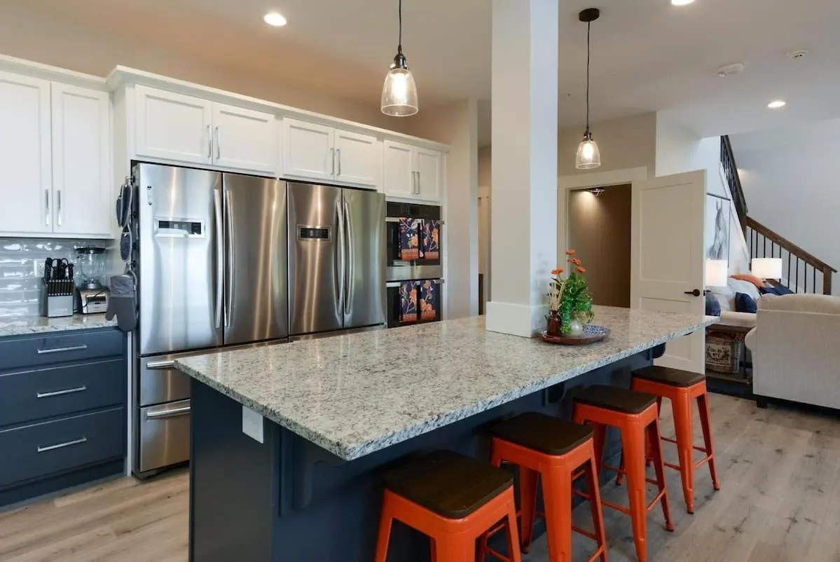 Journey's Remedy -lake View Sleeps 30