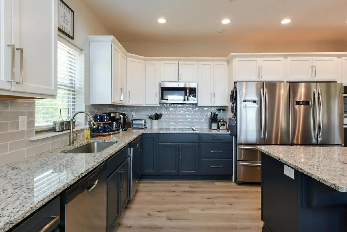 Journey's Remedy -lake View Sleeps 30 Branson