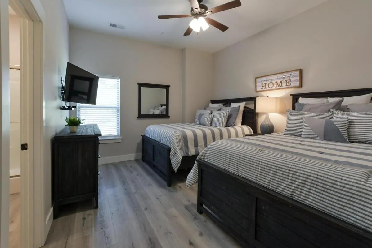 Journey's Remedy -lake View Sleeps 30