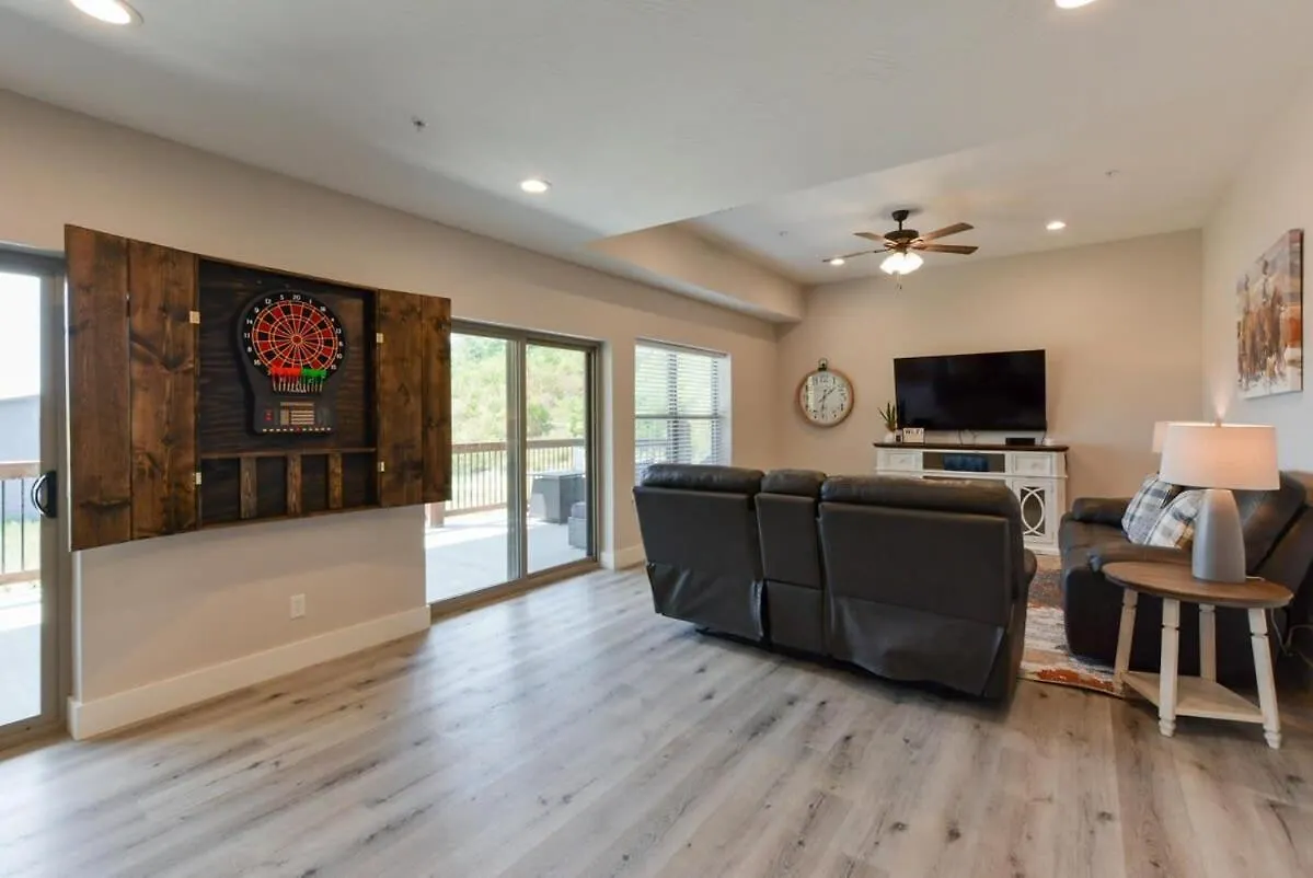 Holiday home Journey's Remedy -lake View Sleeps 30 Branson