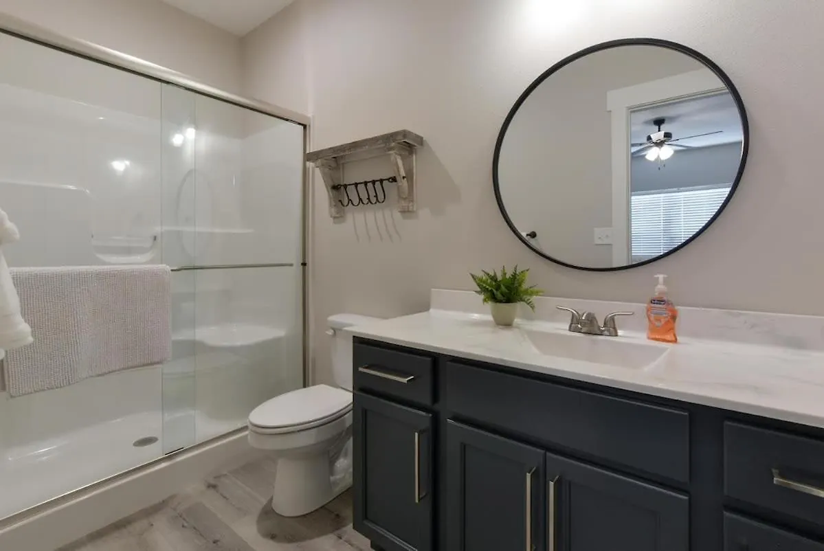 Journey's Remedy -lake View Sleeps 30 *