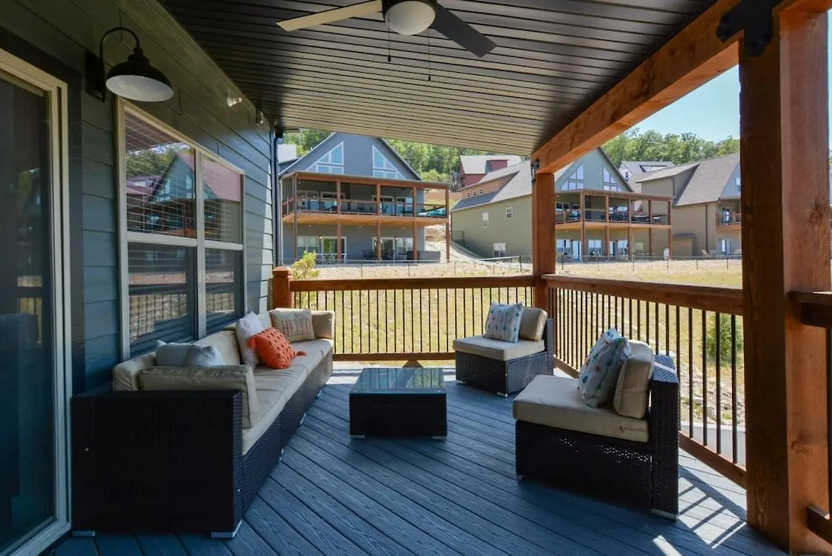 Holiday home Journey's Remedy -lake View Sleeps 30