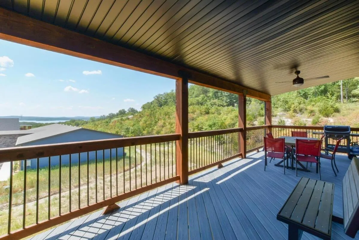 Journey's Remedy -lake View Sleeps 30 Holiday home