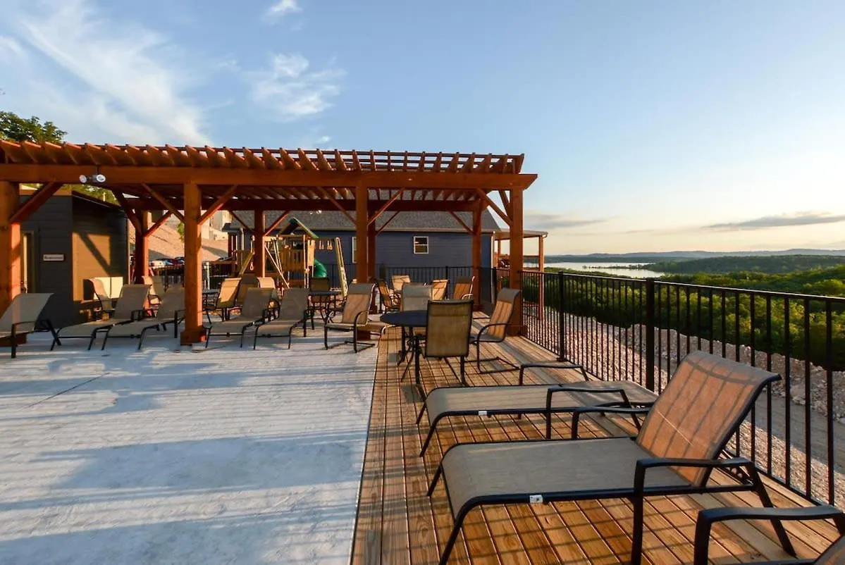 Livin' The Dream- Indoor Outdoor Pool & Private Hot Tub * Branson