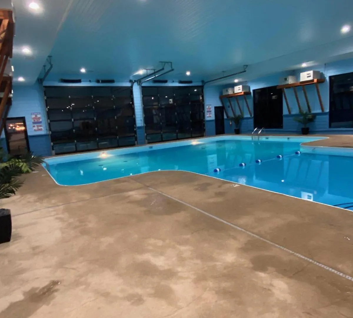 Livin' The Dream- Indoor Outdoor Pool & Private Hot Tub Holiday home Branson