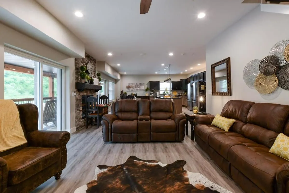 Holiday home Livin' The Dream- Indoor Outdoor Pool & Private Hot Tub