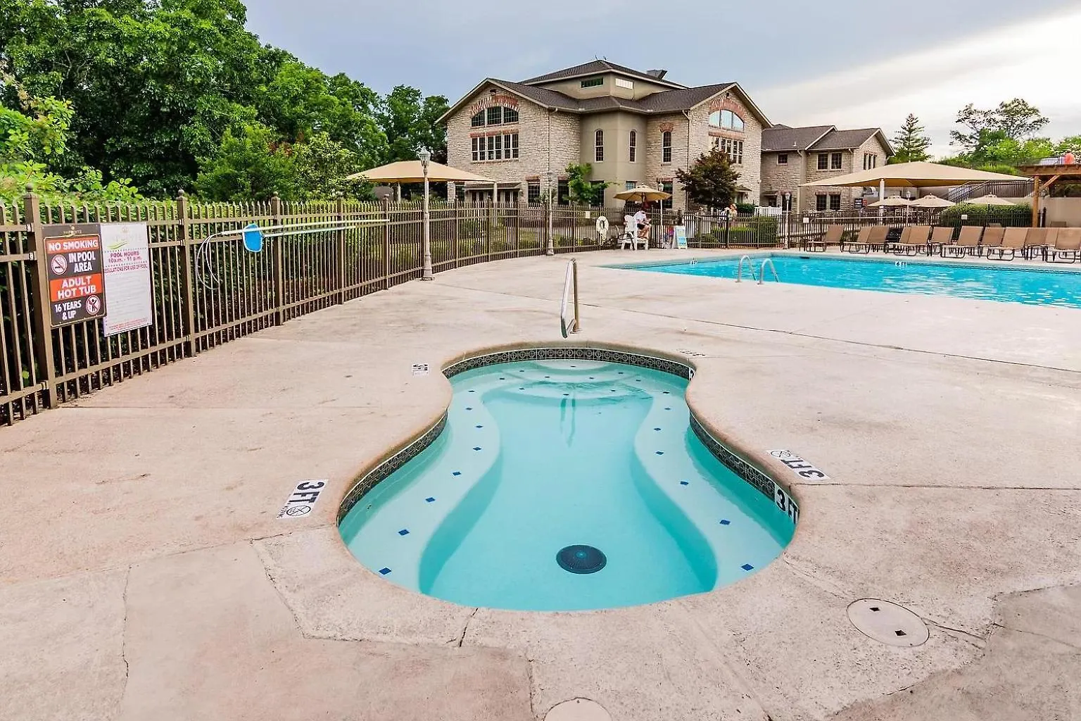 2 Bd 2 Bath Indoor Outdoor Pool Hot Tub
