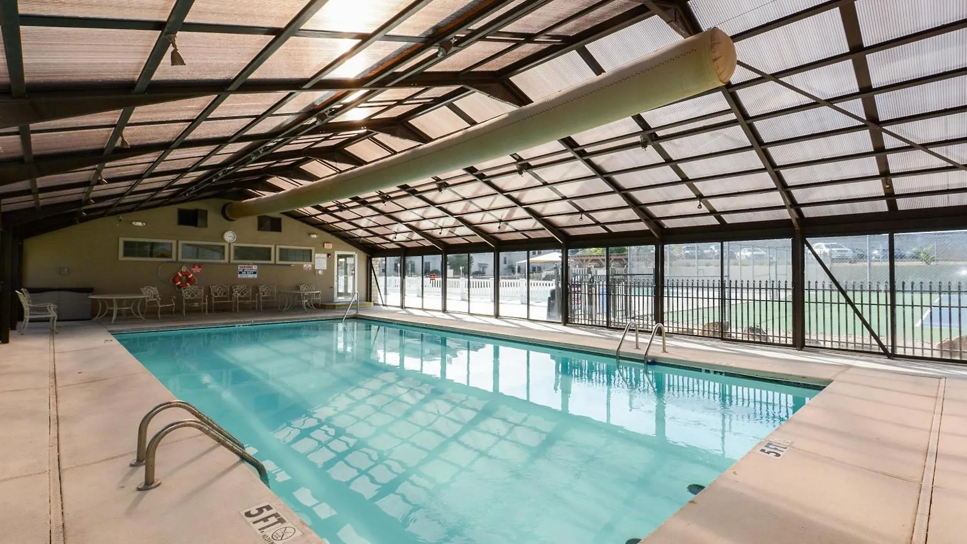 Holiday home 2 Bd 2 Bath Indoor Outdoor Pool Hot Tub