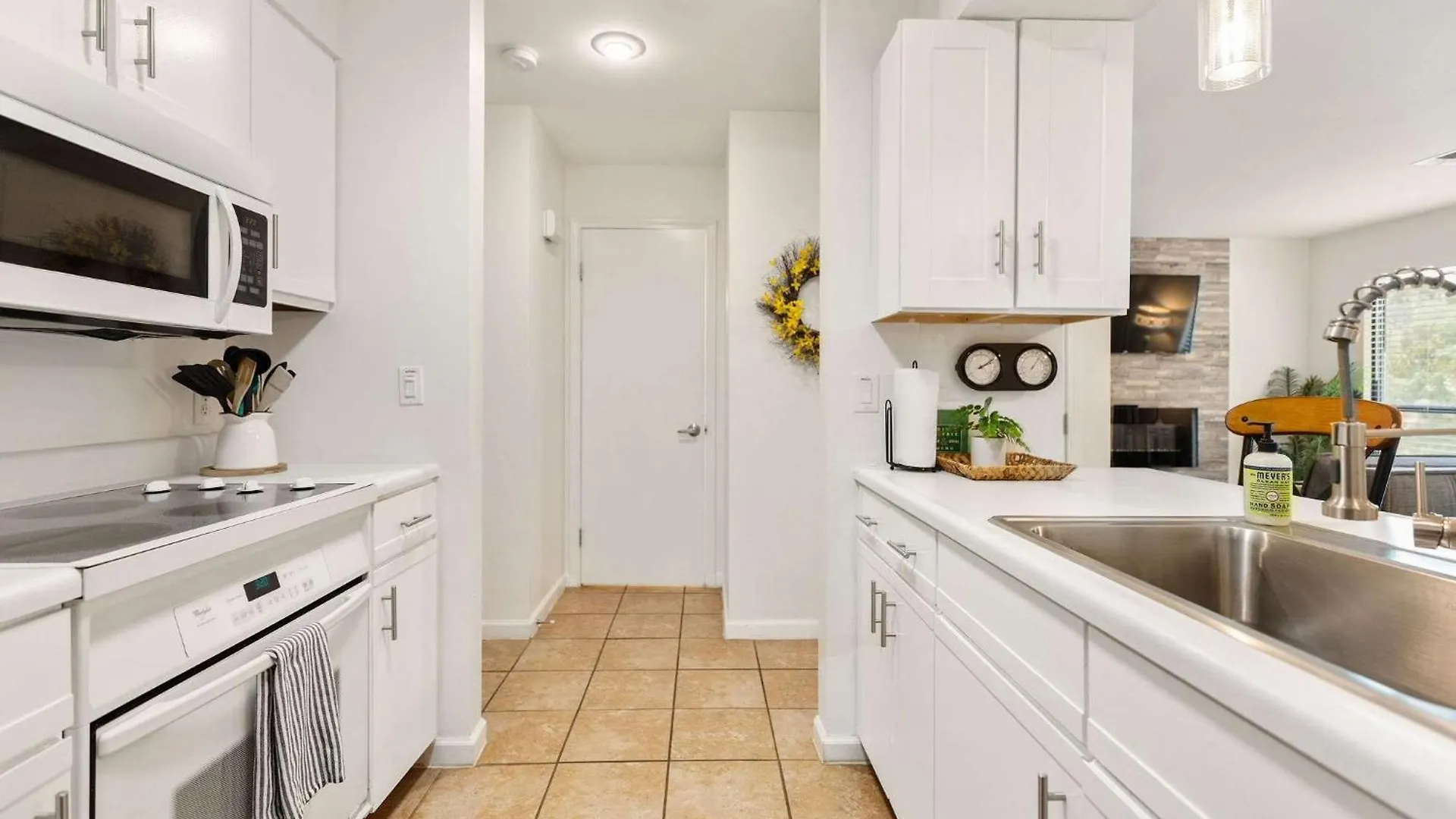 Sunny Pointe Fireplace Pool Pickleball Gym Apartman
