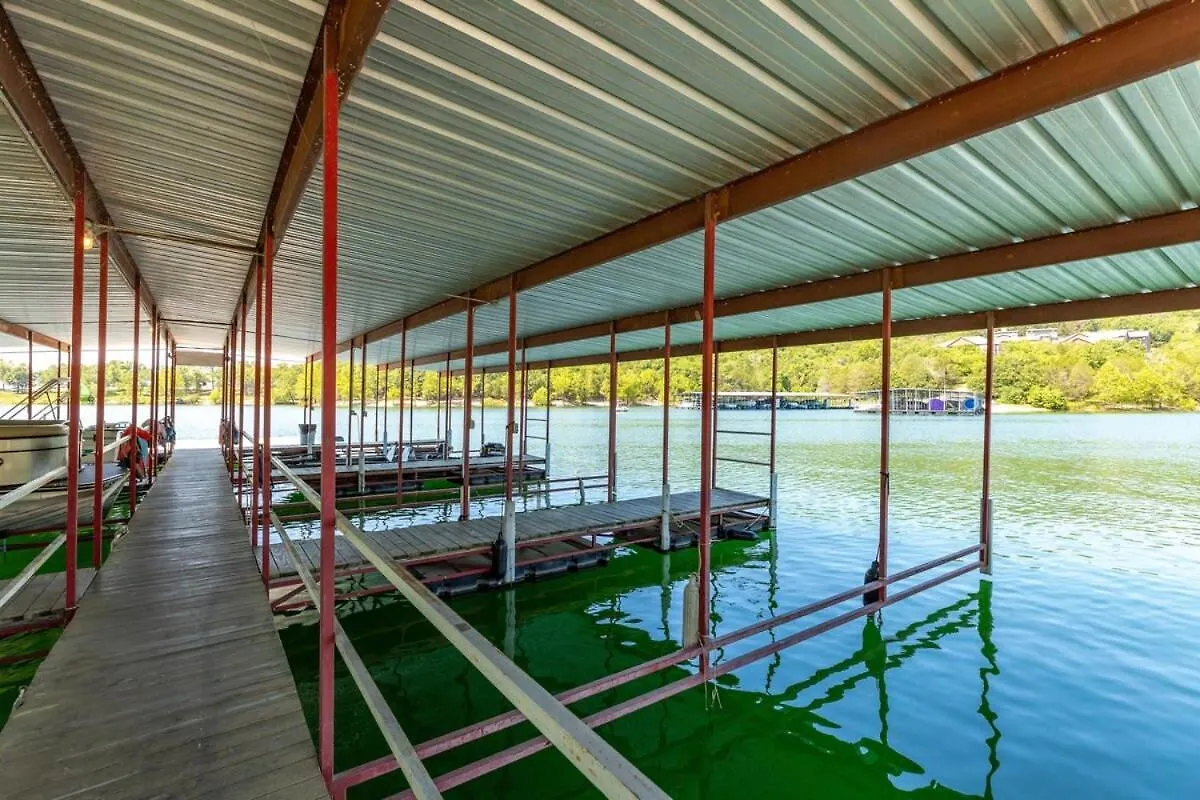 Artilla Cove 1- Lakeside - Pool & Hot Tub Holiday home