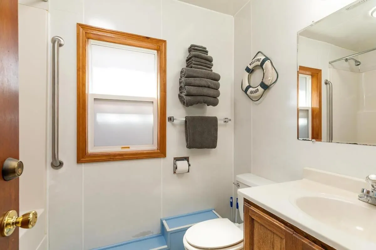 Artilla Cove 1- Lakeside - Pool & Hot Tub Branson