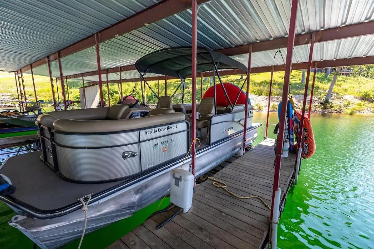 Artilla Cove 1- Lakeside - Pool & Hot Tub Holiday home