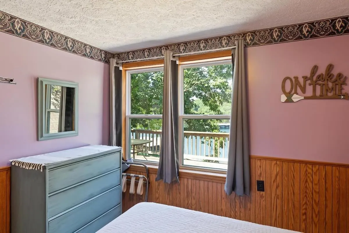 Artilla Cove 1- Lakeside - Pool & Hot Tub Holiday home Branson